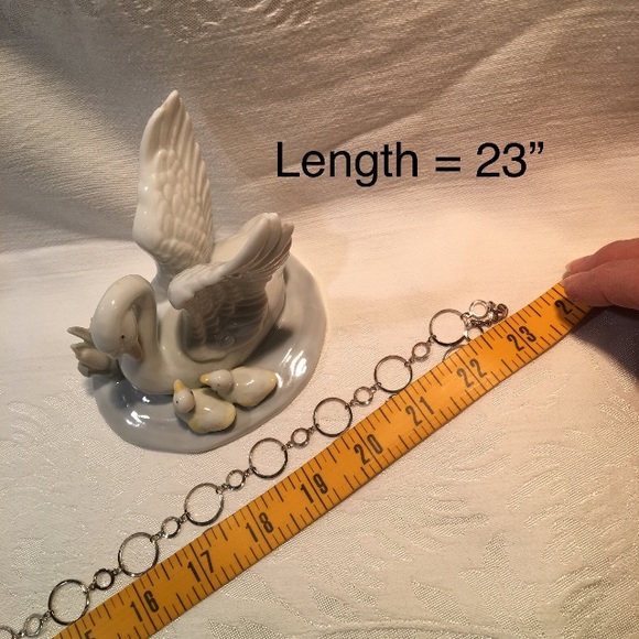 23” VNTG Necklace of Silvertone Circles - Picture 2 of 4